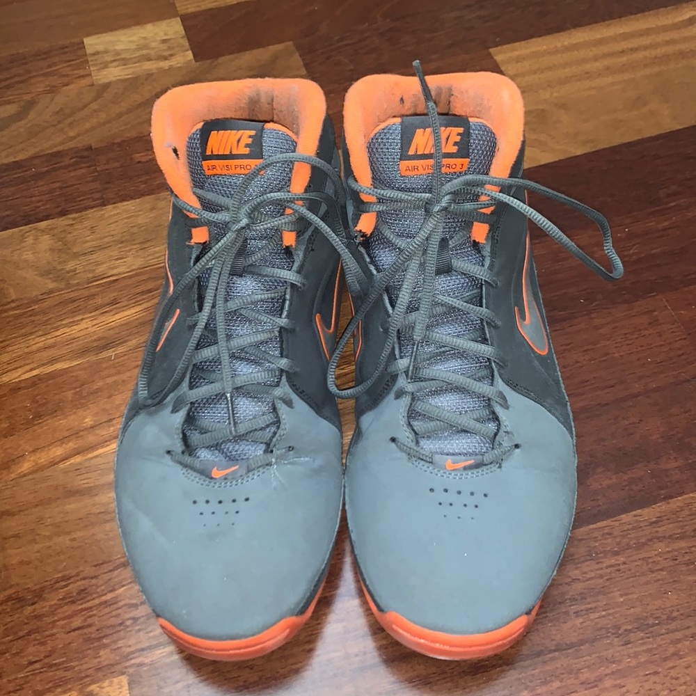 Nike Visi Pro 3 Men’s Size 11.5 gray and orange color